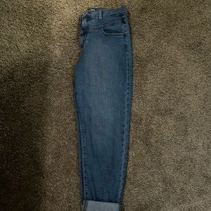 Fashion nova jeans fit really good and makes the booty pop. Only wore 4 times